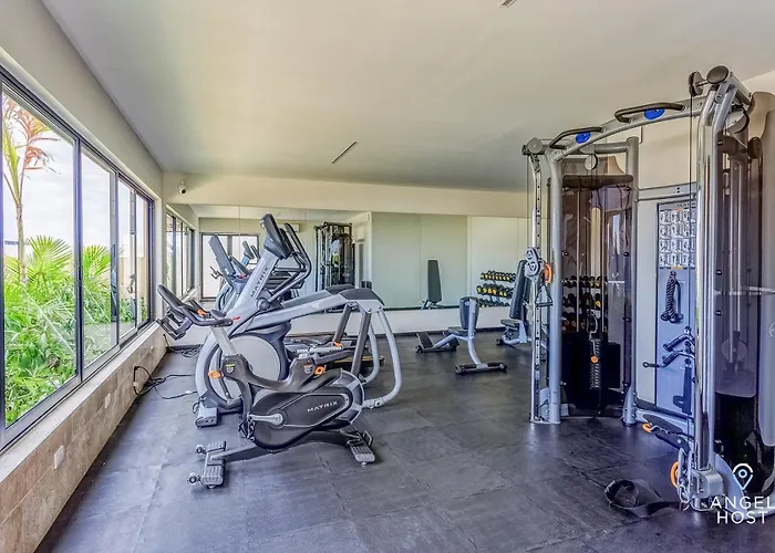 Chic With Roof Pool & Gym Near 5th &