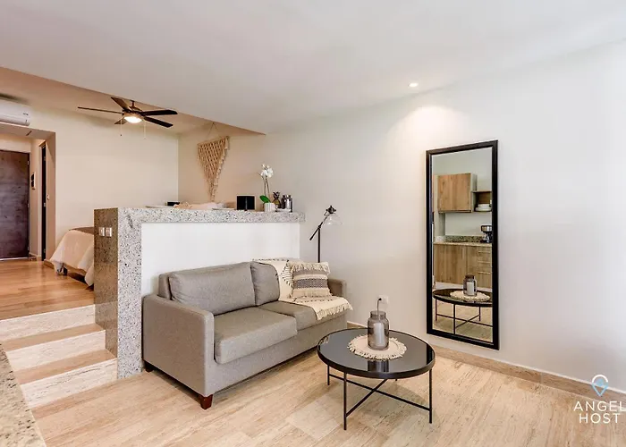 Chic With Roof Pool & Gym Near 5th &
