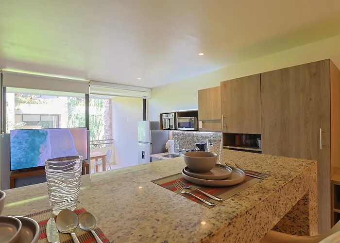 Chic With Roof Pool & Gym Near 5th & Appartement Playa del Carmen