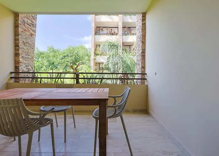 Chic With Roof Pool & Gym Near 5th &
