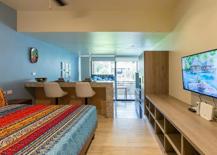 Appartement Chic With Roof Pool & Gym Near 5th &